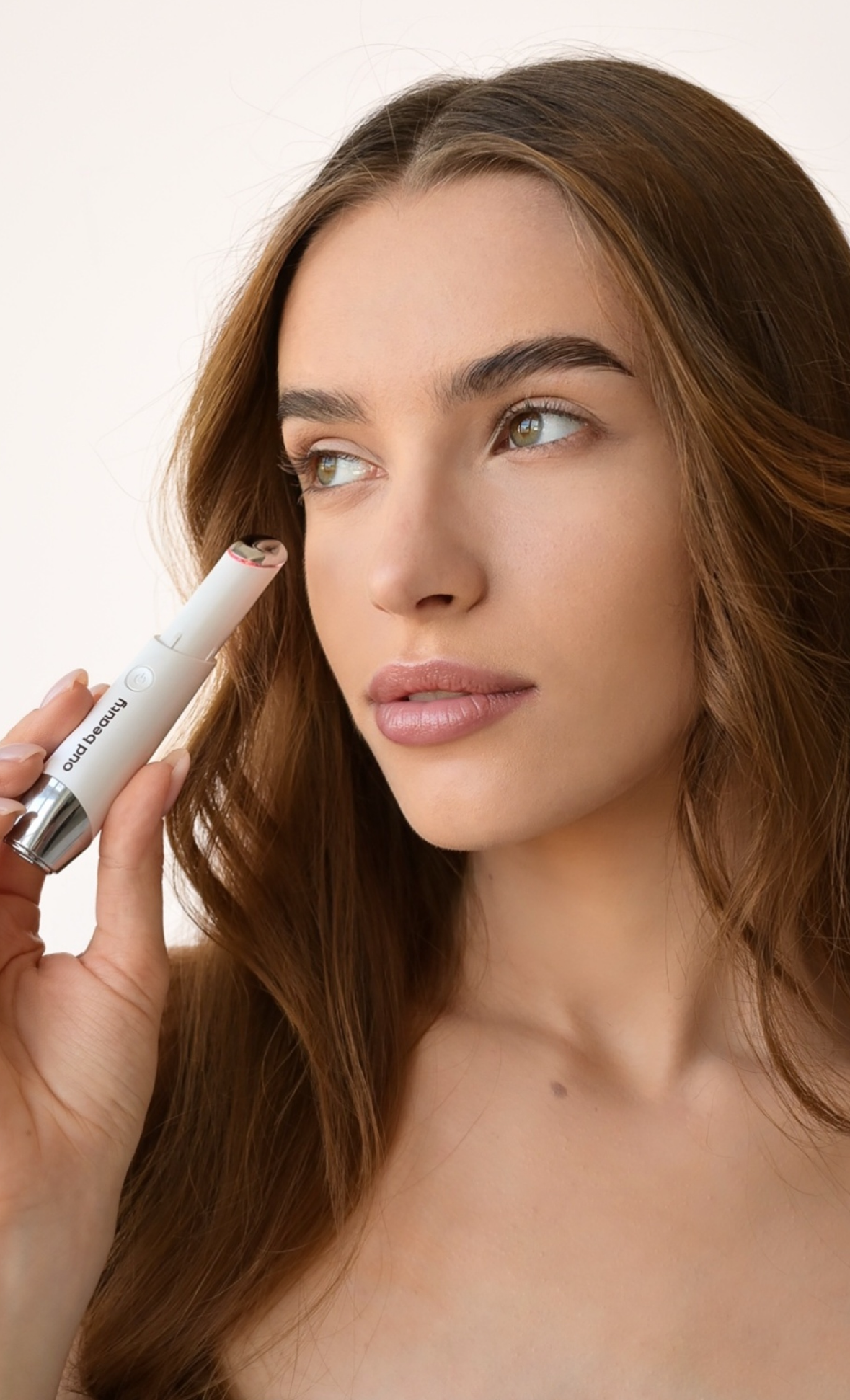 OudGlow TechLift – Lifting & Light Therapy for Eyes, Lips & Face